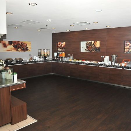 Hotel Ramada Pitesti Luaran gambar