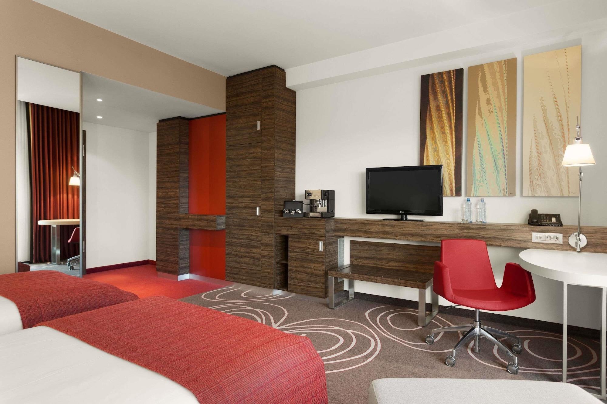 Hotel Ramada Pitesti Luaran gambar