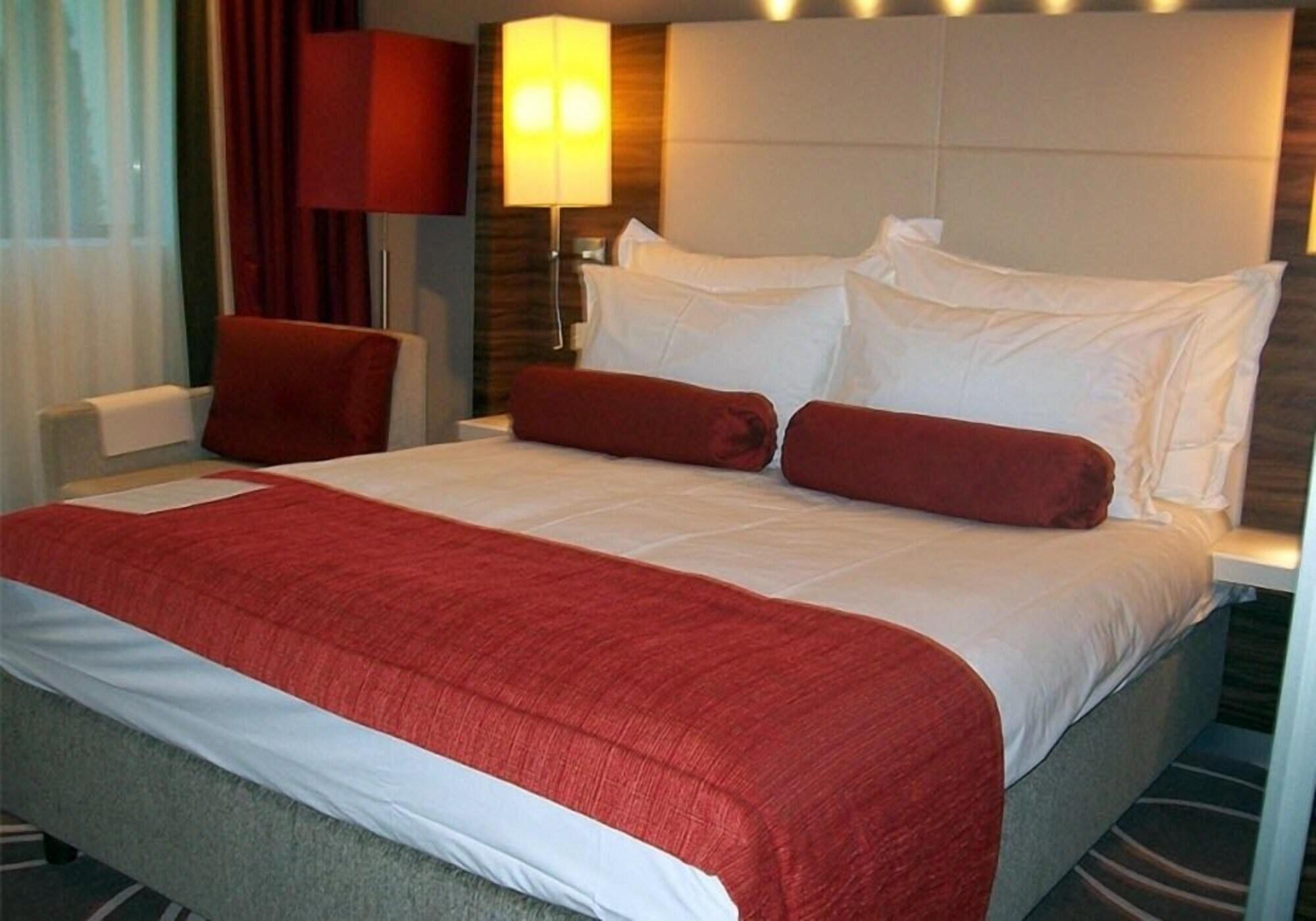 Hotel Ramada Pitesti Luaran gambar