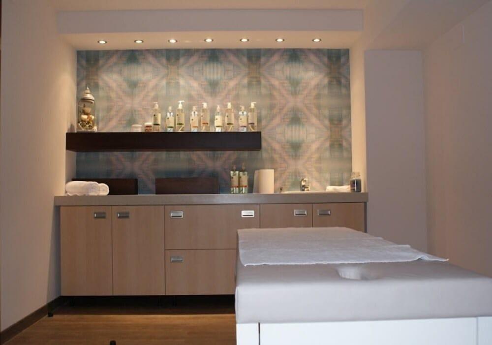 Hotel Ramada Pitesti Luaran gambar