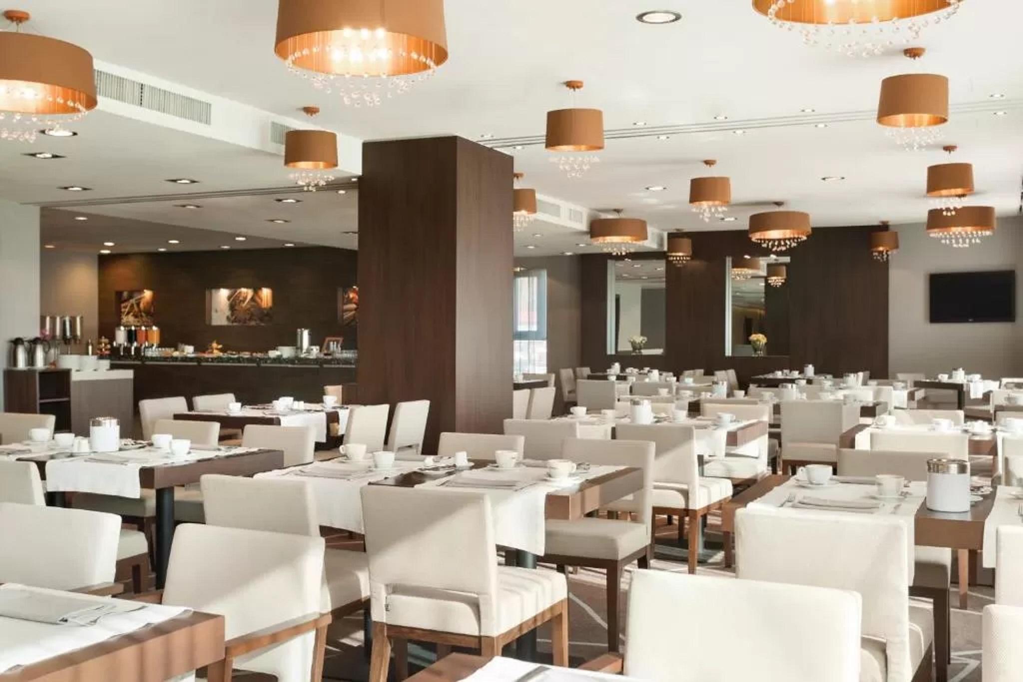 Hotel Ramada Pitesti Luaran gambar