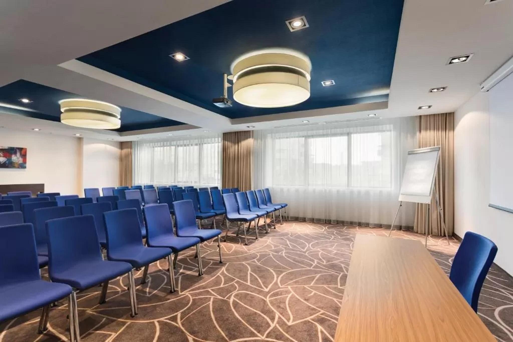 Hotel Ramada Pitesti Luaran gambar