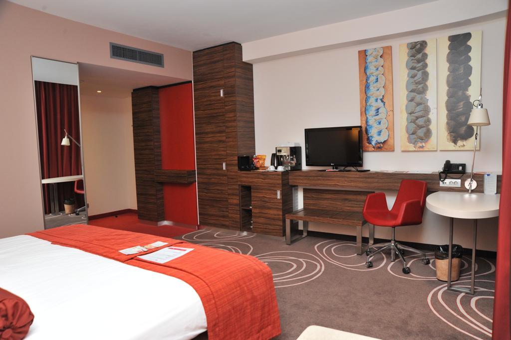 Hotel Ramada Pitesti Luaran gambar