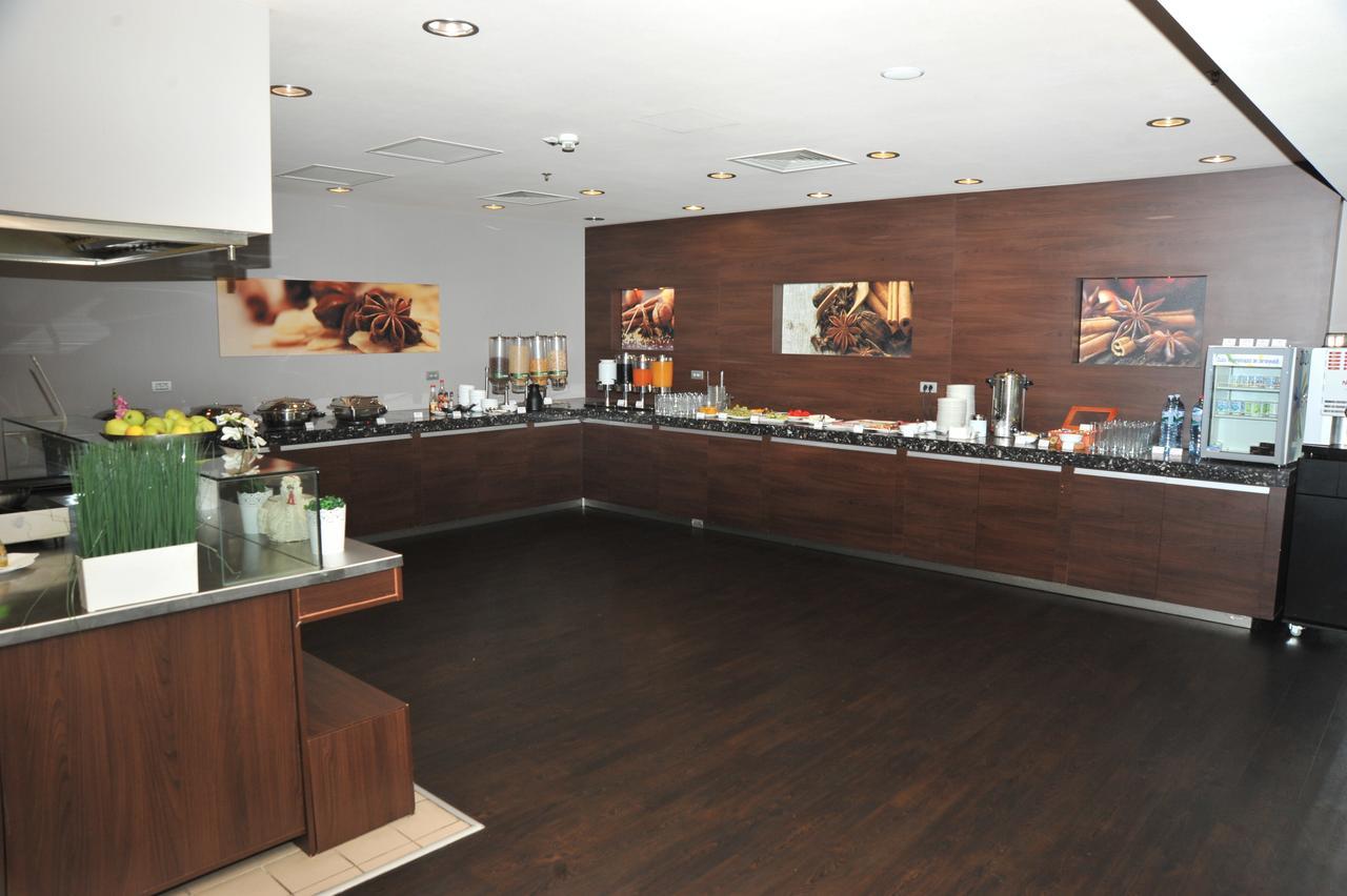 Hotel Ramada Pitesti Luaran gambar