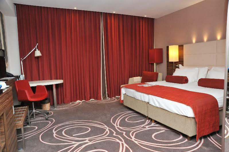 Hotel Ramada Pitesti Luaran gambar
