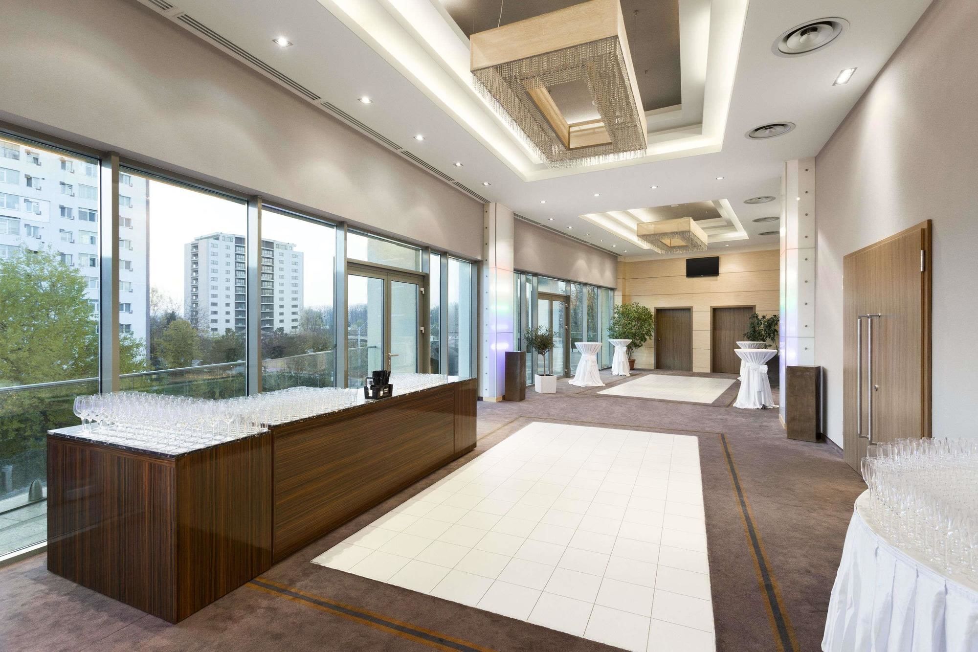 Hotel Ramada Pitesti Luaran gambar