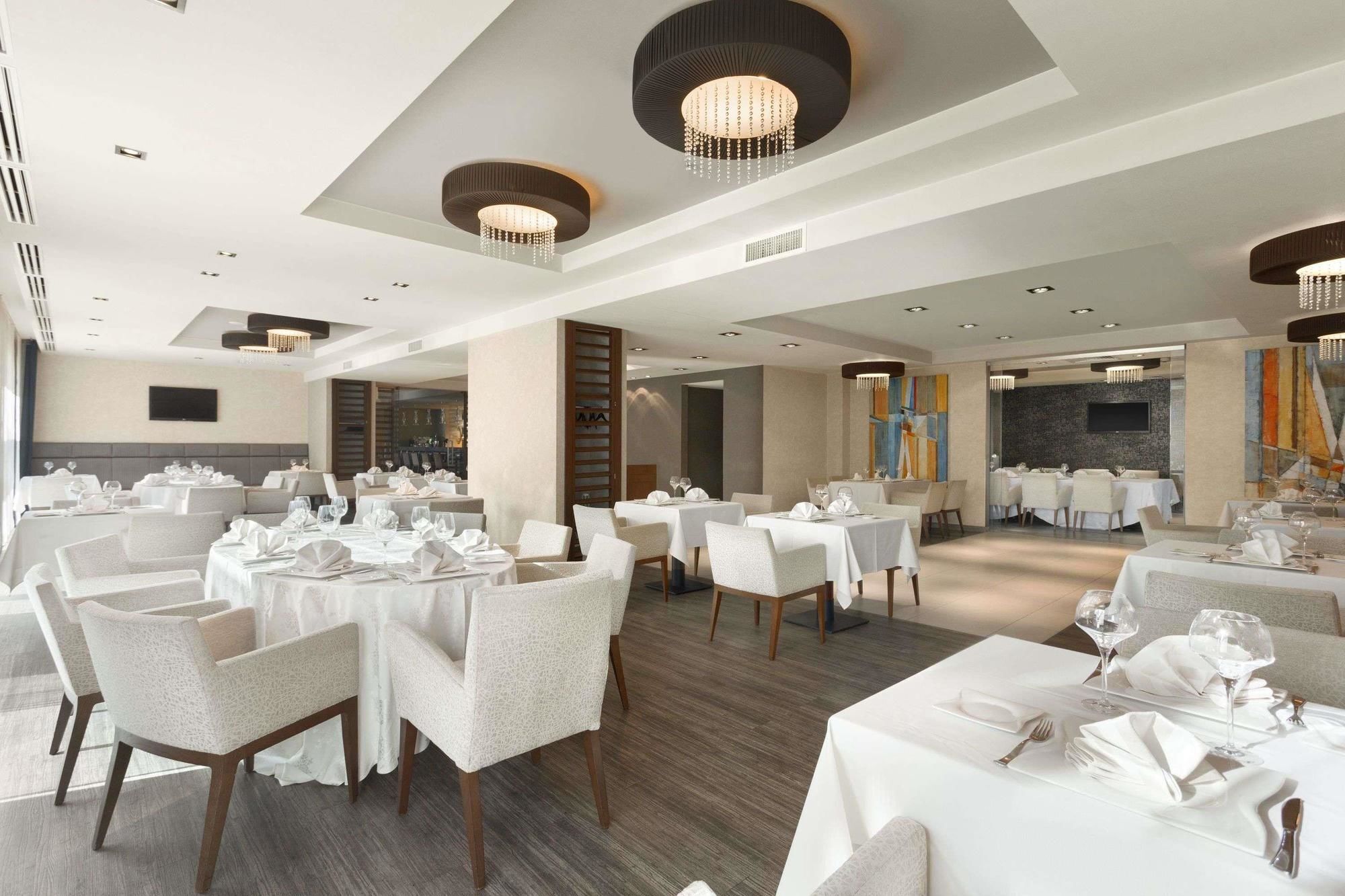 Hotel Ramada Pitesti Luaran gambar